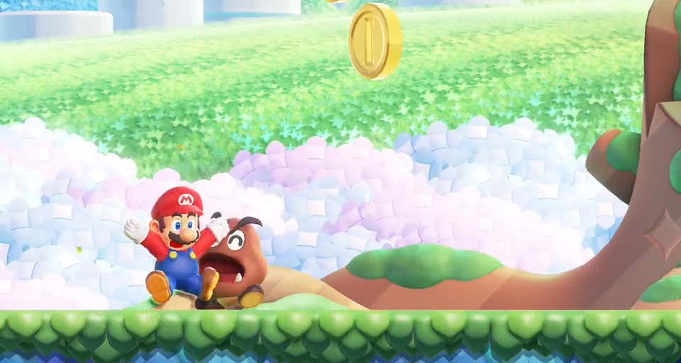 Uma captura de tela mostrando o momento em que um Goomba morde Mario. 